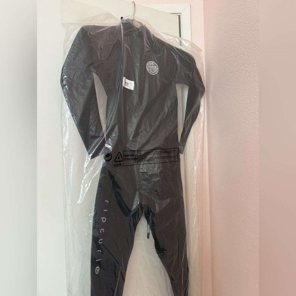 RIPCURL women’s black wetsuit